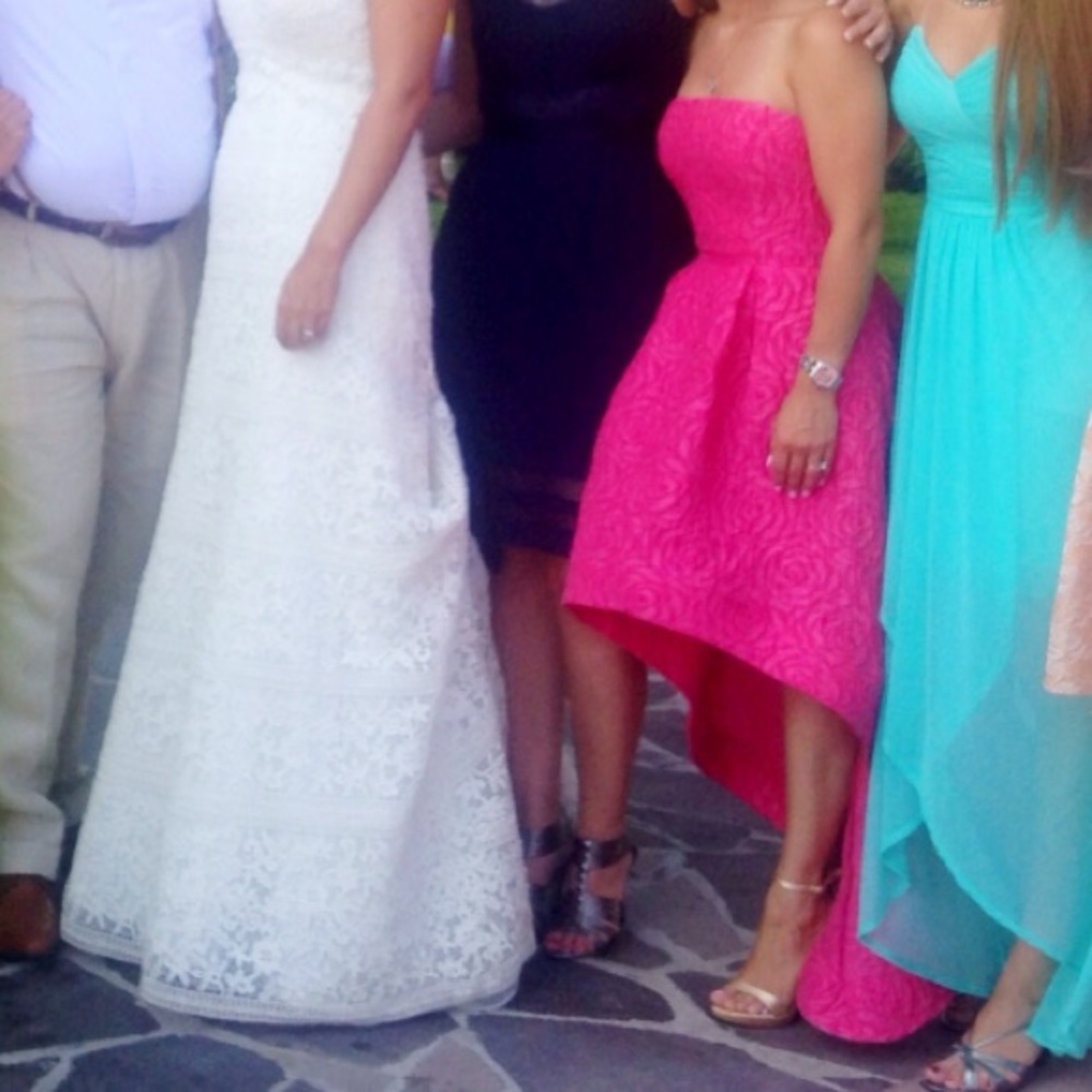 Beatiful dress. Strapless. Monique Lhuillier.